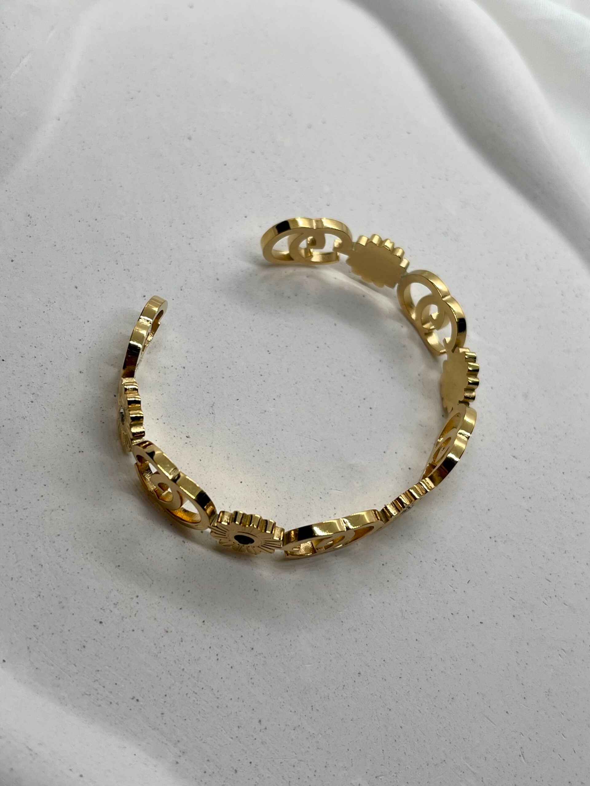 Coral Classica Bangle